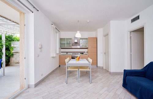Marina di Ragusa Apartment | Maestrale, holiday home with garden 100 m from the sea in Marina di Ragusa