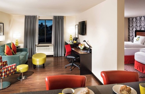 Lower Queen Anne Hotel | Maestro Two Queen Suite at Staypineapple, The Maxwell Hotel, Seattle Center