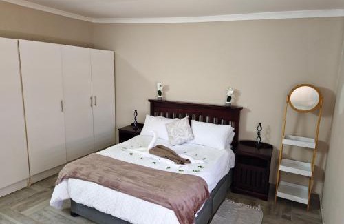Hartbeespoort House | Magalies River Country Retreat
