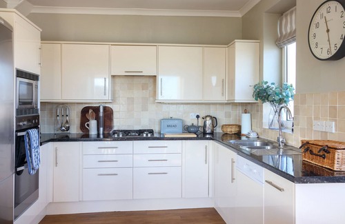 Salcombe House | Magdala - 5 BR property Sleeps 10 w/stunning views