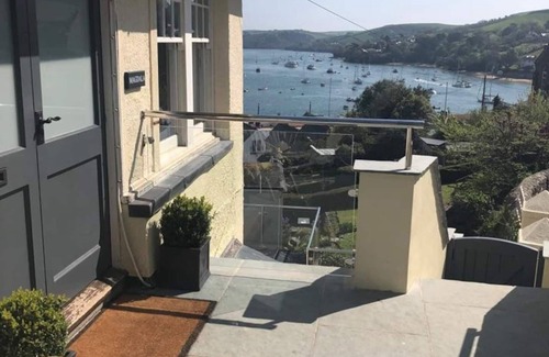 Salcombe House | Magdala - 5 BR property Sleeps 10 w/stunning views