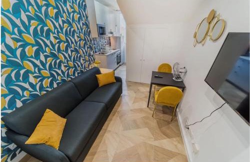 Republique - Tolstoi Apartment | Magenta, Charmant & Moderne
