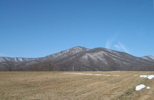 Sperryville Cottage | Maggie's Cottage at Brown Mountain..Acres of Pure Country