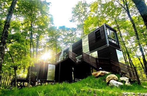 Wentworth Ski Chalet | Magic Mountain Getaway, wet sauna and semi professional music studio