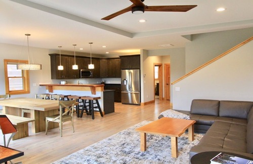 Asheville House | Magic mountain - west Asheville chalet with spectacular views