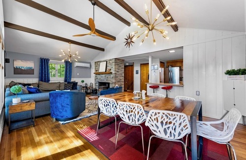 Londonderry Ski Chalet | Magic Mt Getaway < 30m to Stratton, Bromley, Okemo, & Parks!
