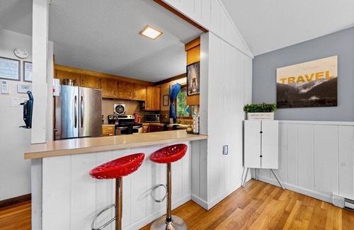 Londonderry Ski Chalet | Magic Mt Getaway < 30m to Stratton, Bromley, Okemo, & Parks!