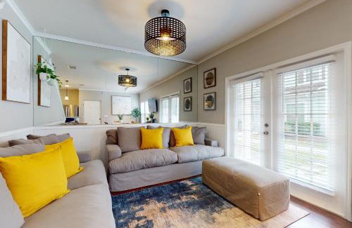 Kissimmee House | Magic Story Waves