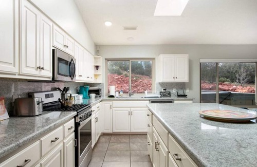 West Sedona House | Magical Cottage: Hot Tub, VIEWS, Nature All Around