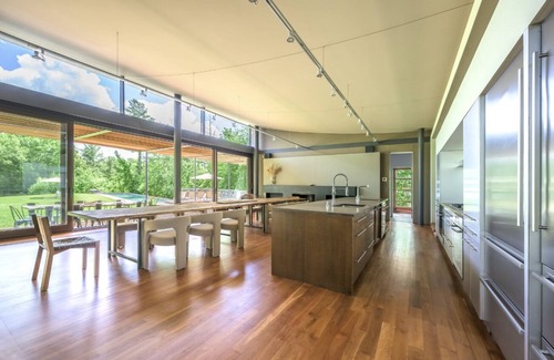 Great Barrington House | Magical Country Retreat in the Berkshires, 10min from ski slopes.