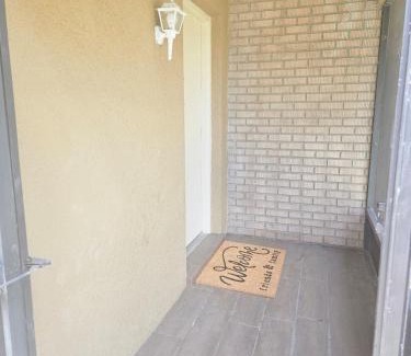 Indian Wells House | Magical Getaway- Cozy Home Minutes from Disney, Restaurants & Outlets!