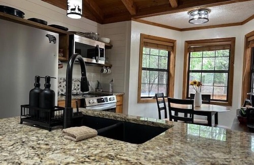 Blue Ridge Cabin | Magical Mountain Views from Cheyenne Ridge Lodge