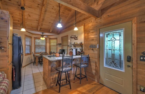 Blue Ridge Cabin | Magical Mountain Views from Cheyenne Ridge Lodge