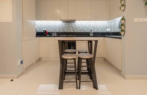 Dubai Apartment | Magical One Bedroom Apartment With Rooftop Pool & Burj Khalifa View Sleeps 4.
