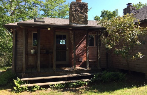 South Kingstown Cottage | Magical secluded cottage overlooking a Kettle Pond just two miles from the Beach