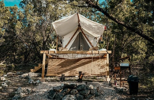 Cross Mountain RV Rental | Magical Stargazing Retreat on 11 Acres in San Antonio Estrella 1