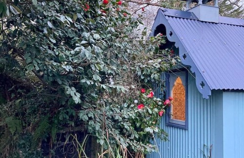 Bude Cabin | Magical Tabernacle In a Beautiful Setting Hot Tub