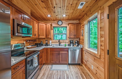 Gatlinburg - Pigeon Forge Cabin | Magical VIEWS Mountain Retreat-Air-Hockey-HotTub-DOGS-Pickleball-Basketball