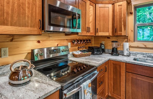 Gatlinburg - Pigeon Forge Cabin | Magical VIEWS Mountain Retreat-Air-Hockey-HotTub-DOGS-Pickleball-Basketball