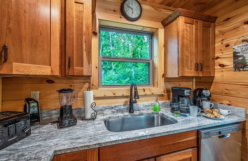 Gatlinburg - Pigeon Forge Cabin | Magical VIEWS Mountain Retreat-Air-Hockey-HotTub-DOGS-Pickleball-Basketball