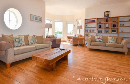 Aberdovey House | Magnificent 5 Bedroom Property, Sleeps up to 10, Stunning Views.