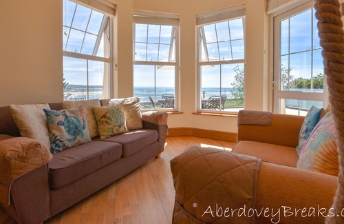 Aberdovey House | Magnificent 5 Bedroom Property, Sleeps up to 10, Stunning Views.
