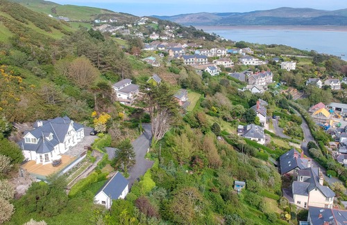 Aberdovey House | Magnificent 5 Bedroom Property, Sleeps up to 10, Stunning Views.