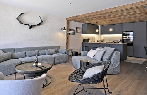 Meribel Centre Apartment | Magnificent 8-person Meribel Centre apartment with Nordic bath on terrace