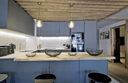 Meribel Centre Apartment | Magnificent 8-person Meribel Centre apartment with Nordic bath on terrace