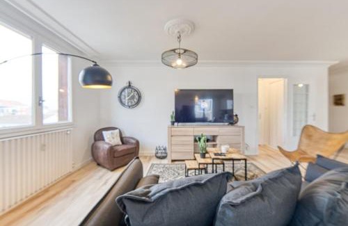 Secteur 3 Apartment | Magnificent apartment, 4 bedrooms, fiber wifi