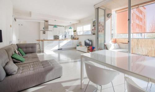 Sant Adria de Besos Apartment | Magnificent apartment close to the beach