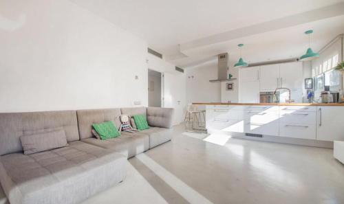 Sant Adria de Besos Apartment | Magnificent apartment close to the beach