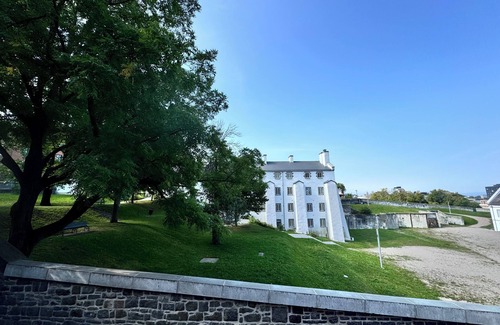 Vieux-Quebec-Cap-Blanc-colline Parlementaire Apartment | Magnificent apartment in the heart of Old Quebec