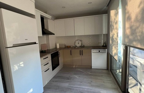 Milas Apartment | Magnificent Flat with Shared Pool in Milas