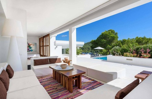 San Jose Villa | Magnificent holiday home with view