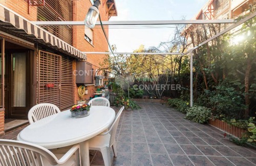 Barajas Apartment | MAGNIFICENT HOUSE WITH GARDEN IN MADRID 10 PAX - WIFICasa with garden VT353