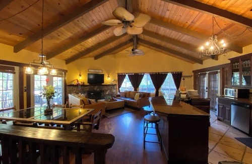 Groveland House | Magnificent Lakefront House Near Yosemite