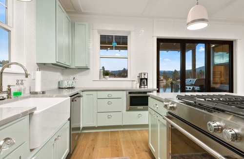 Neotsu House | Magnificent Lakeside Escape, Epic Views, Hot Tub, Dry Sauna, Private Dock for Fish & Paddle Boards