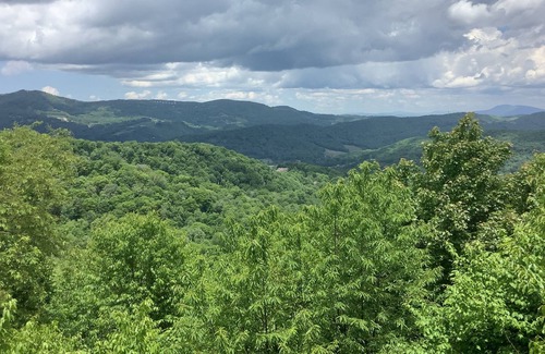 Sugar Mountain Condo | Magnificent Mountain Views-3 state view overlooking the slopes of Sugar Mountain