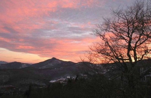 Sugar Mountain Condo | Magnificent Mountain Views-3 state view overlooking the slopes of Sugar Mountain