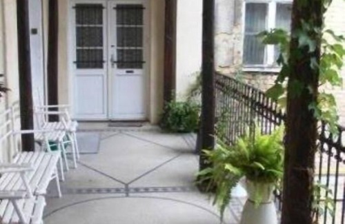 Nepszinhaz negyed Apartment | Magnificent new apartment - 5 bedrooms 3 bathrooms