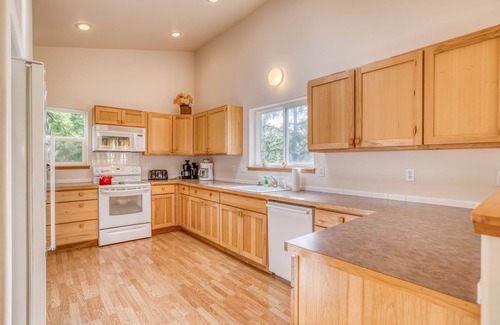 Manzanita House | Magnificent Private Home in Northern Manzanita!