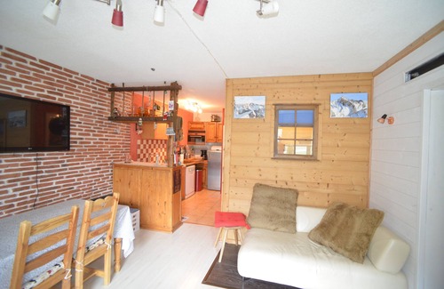 Villarembert Apartment | MAGNIFICENT T3 OF 57M2 - FRONT OF SNOW - CENTER STATION.