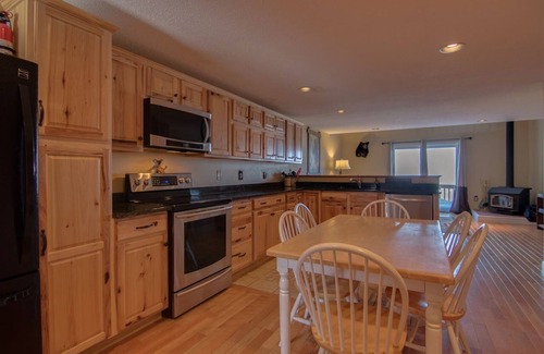 Campton Condo | Magnificent Views! This condo has it all.