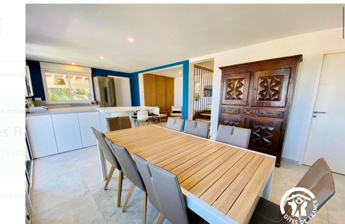 Leucate Villa | Magnificent villa facing the sea for 18 people