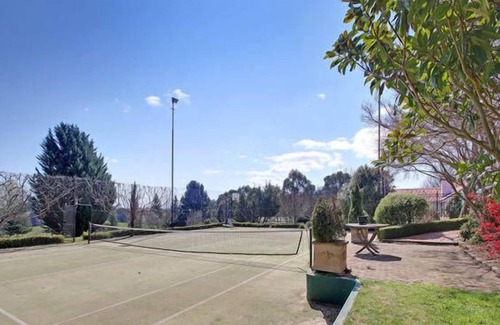 Emu Swamp House | Magnificent "Willowood" - 6 brs on 100 acres, 5 mins from town with pool
