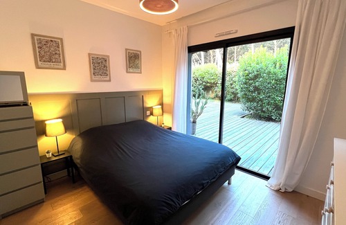 Hourtin Villa | Magnificent wood-clad villa, air-conditioned, sleeps 10, 4 bedrooms next to the lake