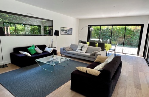 Hourtin Villa | Magnificent wood-clad villa, air-conditioned, sleeps 10, 4 bedrooms next to the lake