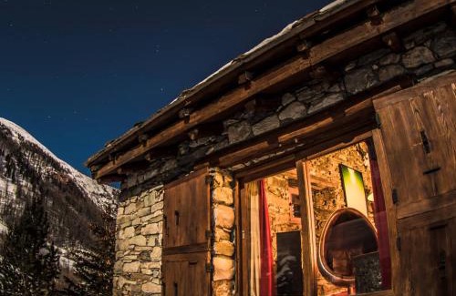 Val-d'Isere Ski Chalet | Magnifique Chalet au Calme près des Remontées Mécaniques à Val-d'Isère - FR-1-519-32