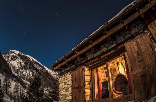 Val-d'Isere Ski Chalet | Magnifique Chalet au Calme près des Remontées Mécaniques à Val-d'Isère - FR-1-519-32